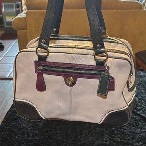 Elegant Two-Tone Leather Handbag